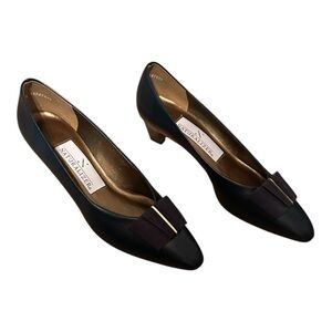 Naturalizer Navy  Heels with Bow Accent